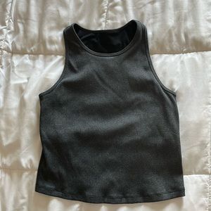 Charcoal vuori pose plyo tank.